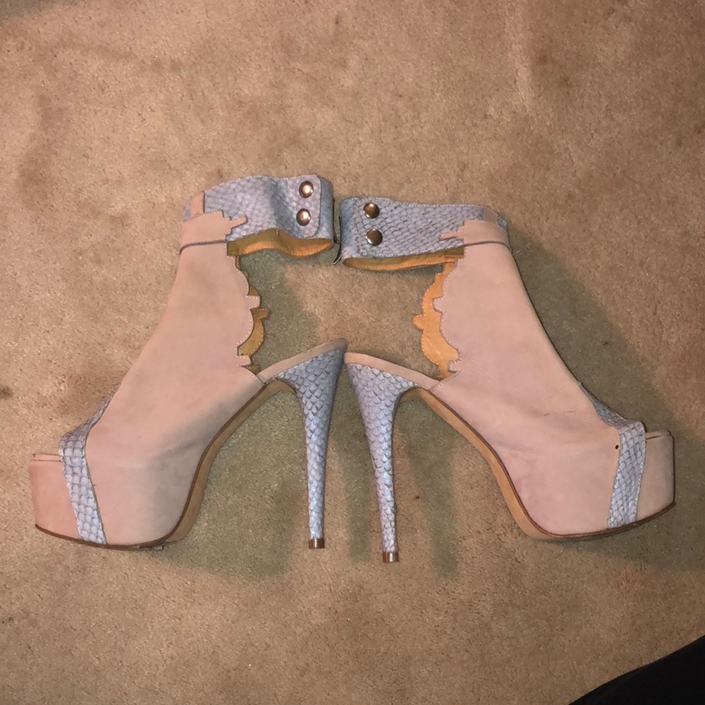 Deefind Platform With High Heels - image 2